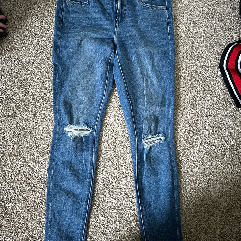 American Eagle Women's Blue Distressed Jeans